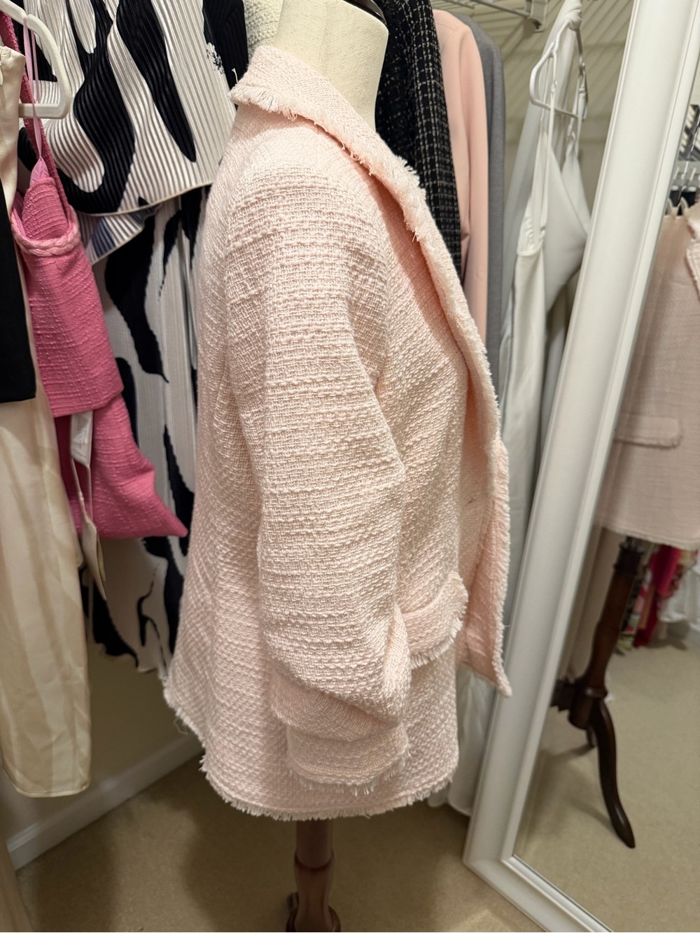 Elie Tahari Pink Bouclé Blazer & Shorts Suit Set Sz 10 (Cinq à Sept Khloe Dupe) - Picture 6 of 15